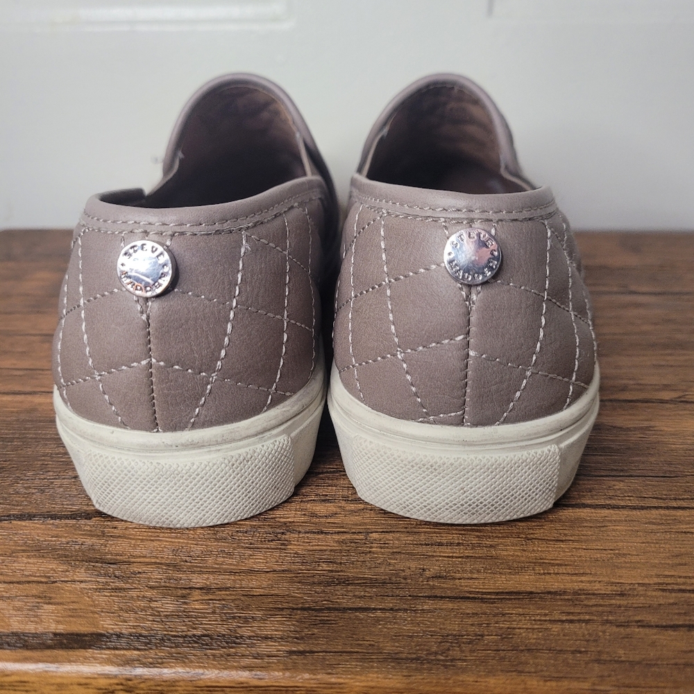 Steve Madden‎ Quilted Ecentrcq Tan Slip-on Shoes Size 8B - Picture 4 of 6